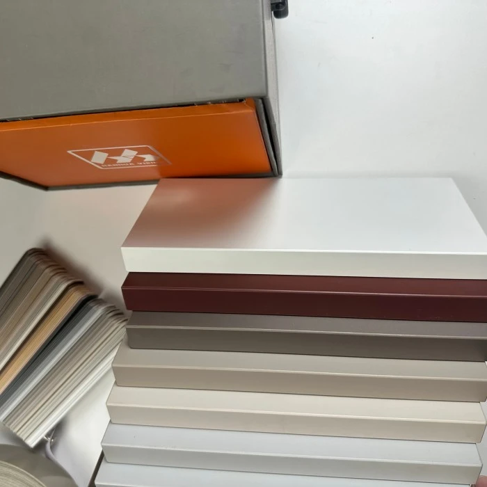 Placa PET fosca com efeito de pintura unilateral
